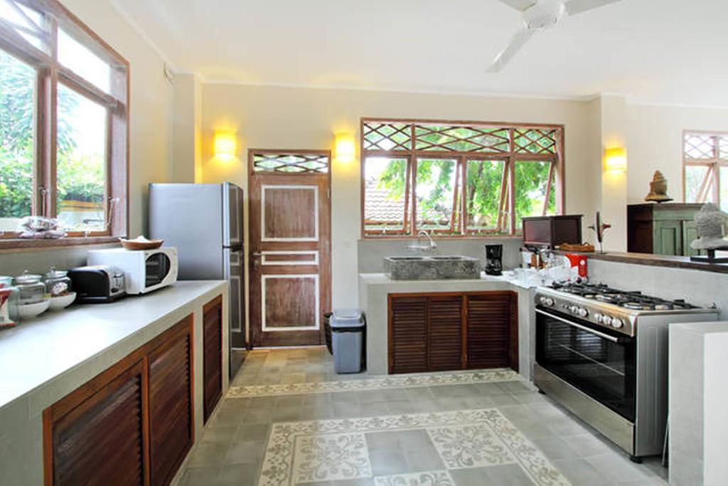 Villa Varuna Legian Kamer foto